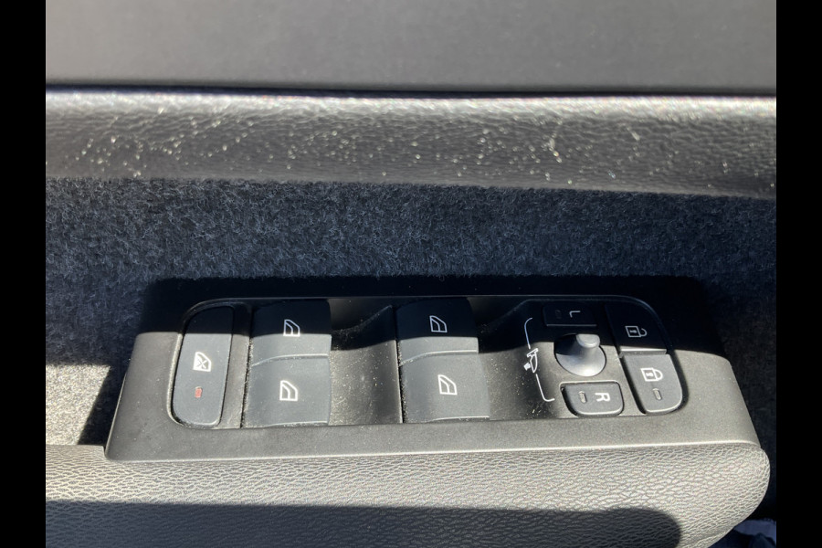 Volvo XC40 1.5 T4 Recharge R-Design Pano Leer H/K Camera Stoel/Stuurverw Led Carplay BOMVOL!