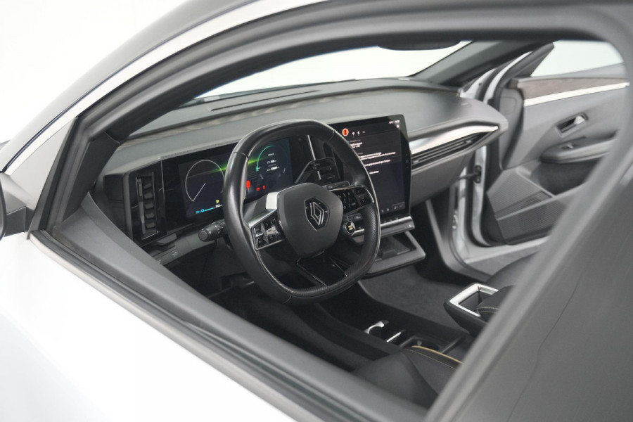 Renault Mégane E-Tech EV60 Optimum Charge Iconic | Adaptieve Cruise Control | Camera | Dodehoekdetectie | Massagefunctie