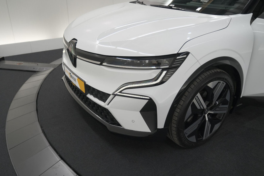 Renault Mégane E-Tech EV60 Optimum Charge Iconic | Adaptieve Cruise Control | Camera | Dodehoekdetectie | Massagefunctie