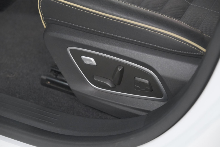 Renault Mégane E-Tech EV60 Optimum Charge Iconic | Adaptieve Cruise Control | Camera | Dodehoekdetectie | Massagefunctie