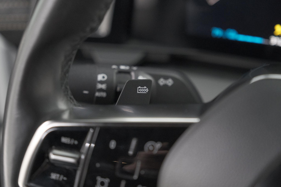 Renault Mégane E-Tech EV60 Optimum Charge Iconic | Adaptieve Cruise Control | Camera | Dodehoekdetectie | Massagefunctie