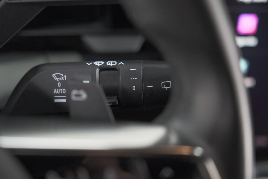 Renault Mégane E-Tech EV60 Optimum Charge Iconic | Adaptieve Cruise Control | Camera | Dodehoekdetectie | Massagefunctie