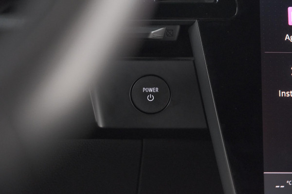 Renault Mégane E-Tech EV60 Optimum Charge Iconic | Adaptieve Cruise Control | Camera | Dodehoekdetectie | Massagefunctie
