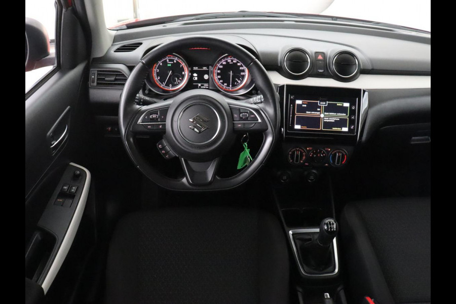 Suzuki Swift 1.2 Select Smart Hybrid | Stoelverwarming | Carplay | Camera | Airco | Cruise control | Bluetooth | Getint glas