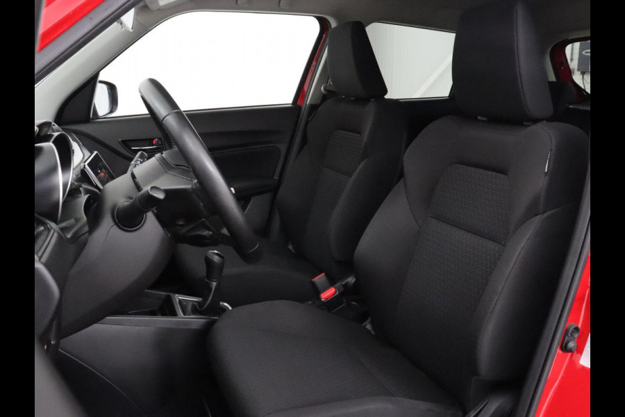 Suzuki Swift 1.2 Select Smart Hybrid | Stoelverwarming | Carplay | Camera | Airco | Cruise control | Bluetooth | Getint glas