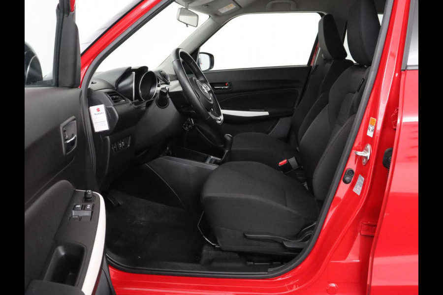Suzuki Swift 1.2 Select Smart Hybrid | Stoelverwarming | Carplay | Camera | Airco | Cruise control | Bluetooth | Getint glas