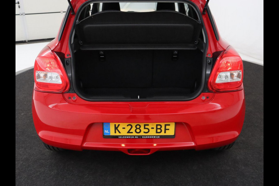 Suzuki Swift 1.2 Select Smart Hybrid | Stoelverwarming | Carplay | Camera | Airco | Cruise control | Bluetooth | Getint glas