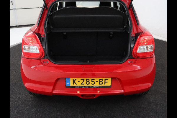 Suzuki Swift 1.2 Select Smart Hybrid | Stoelverwarming | Carplay | Camera | Airco | Cruise control | Bluetooth | Getint glas