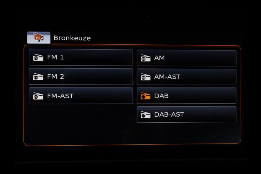 Suzuki Swift 1.2 Select Smart Hybrid | Stoelverwarming | Carplay | Camera | Airco | Cruise control | Bluetooth | Getint glas