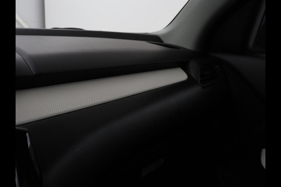 Suzuki Swift 1.2 Select Smart Hybrid | Stoelverwarming | Carplay | Camera | Airco | Cruise control | Bluetooth | Getint glas