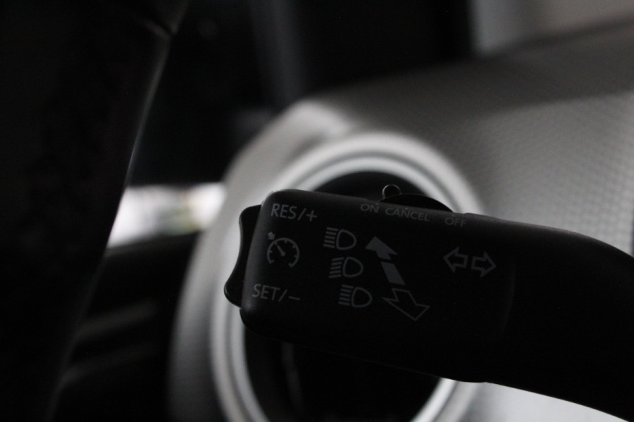 Volkswagen up! 1.0 BMT high > 75pk!/Cruise control/Stoelverwarming/LM velgen