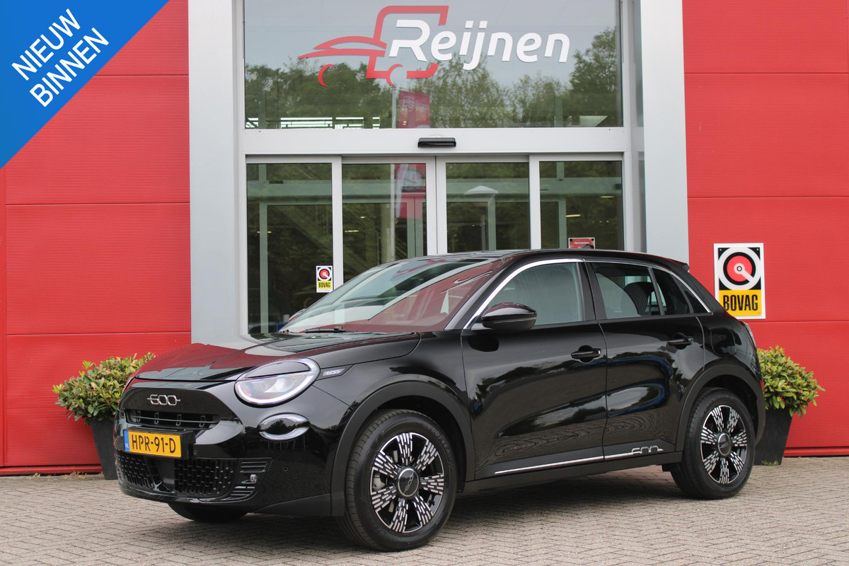 Fiat 600 1.2 Hybrid 110PK AUTOMAAT URBAN | STOEL/VOORRUIT VERWARMING | KEYLESS ENTRY/START | 17" LICHTEMATELN VELGEN | DRAADLOZE TELEFOONLADER | DRAADLOZE APPLE CARPLAY/ANDROID AUTO | NAVIGATIE | DAB+ RADIO | PARKEERSENSOREN VOOR + ACHTER | ACHTERUITRIJ CAMERA | CRUISE CONTROL | LED KOPLAMPEN |