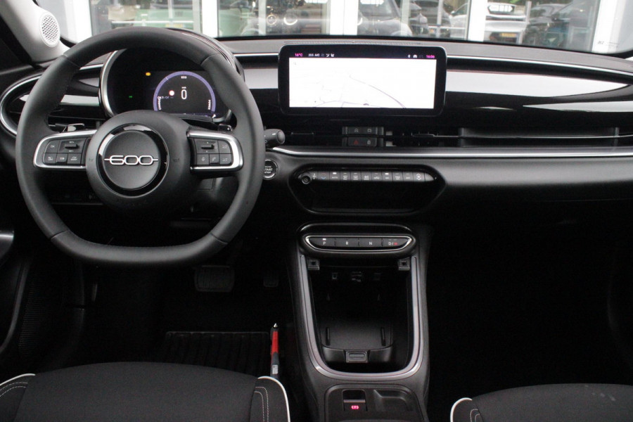 Fiat 600 1.2 Hybrid 110PK AUTOMAAT URBAN | STOEL/VOORRUIT VERWARMING | KEYLESS ENTRY/START | 17" LICHTEMATELN VELGEN | DRAADLOZE TELEFOONLADER | DRAADLOZE APPLE CARPLAY/ANDROID AUTO | NAVIGATIE | DAB+ RADIO | PARKEERSENSOREN VOOR + ACHTER | ACHTERUITRIJ CAMERA | CRUISE CONTROL | LED KOPLAMPEN |