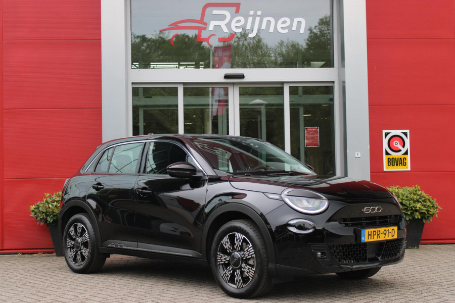 Fiat 600 1.2 Hybrid 110PK AUTOMAAT URBAN | STOEL/VOORRUIT VERWARMING | KEYLESS ENTRY/START | 17" LICHTEMATELN VELGEN | DRAADLOZE TELEFOONLADER | DRAADLOZE APPLE CARPLAY/ANDROID AUTO | NAVIGATIE | DAB+ RADIO | PARKEERSENSOREN VOOR + ACHTER | ACHTERUITRIJ CAMERA | CRUISE CONTROL | LED KOPLAMPEN |