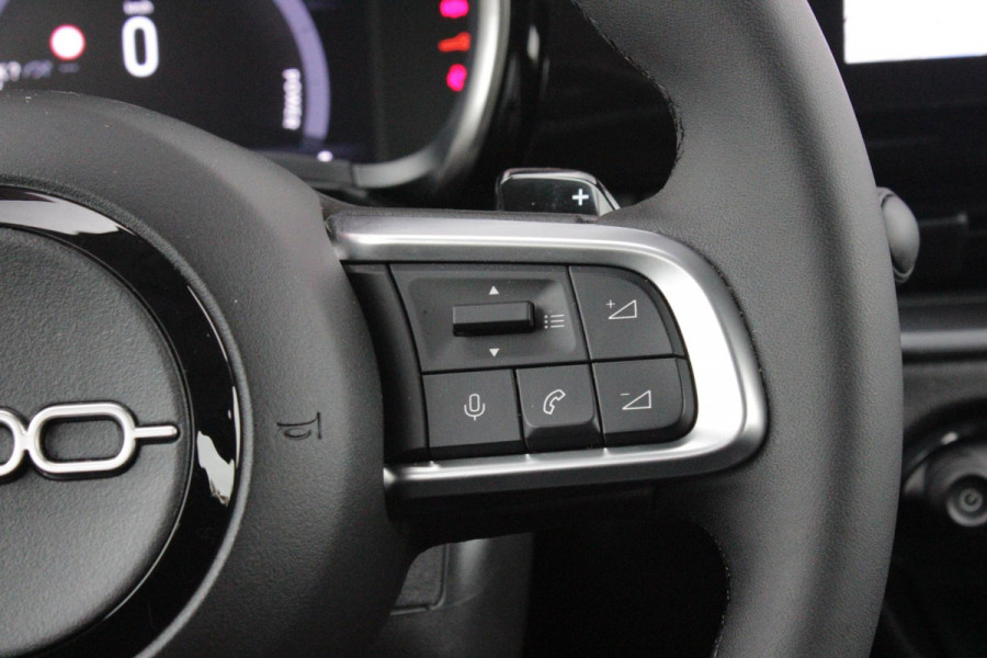Fiat 600 1.2 Hybrid 110PK AUTOMAAT URBAN | STOEL/VOORRUIT VERWARMING | KEYLESS ENTRY/START | 17" LICHTEMATELN VELGEN | DRAADLOZE TELEFOONLADER | DRAADLOZE APPLE CARPLAY/ANDROID AUTO | NAVIGATIE | DAB+ RADIO | PARKEERSENSOREN VOOR + ACHTER | ACHTERUITRIJ CAMERA | CRUISE CONTROL | LED KOPLAMPEN |