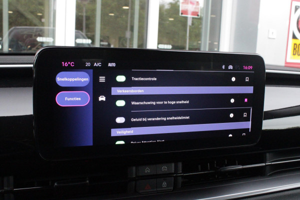 Fiat 600 1.2 Hybrid 110PK AUTOMAAT URBAN | STOEL/VOORRUIT VERWARMING | KEYLESS ENTRY/START | 17" LICHTEMATELN VELGEN | DRAADLOZE TELEFOONLADER | DRAADLOZE APPLE CARPLAY/ANDROID AUTO | NAVIGATIE | DAB+ RADIO | PARKEERSENSOREN VOOR + ACHTER | ACHTERUITRIJ CAMERA | CRUISE CONTROL | LED KOPLAMPEN |