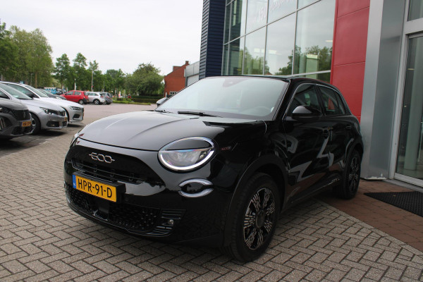 Fiat 600 1.2 Hybrid 110PK AUTOMAAT URBAN | STOEL/VOORRUIT VERWARMING | KEYLESS ENTRY/START | 17" LICHTEMATELN VELGEN | DRAADLOZE TELEFOONLADER | DRAADLOZE APPLE CARPLAY/ANDROID AUTO | NAVIGATIE | DAB+ RADIO | PARKEERSENSOREN VOOR + ACHTER | ACHTERUITRIJ CAMERA | CRUISE CONTROL | LED KOPLAMPEN |