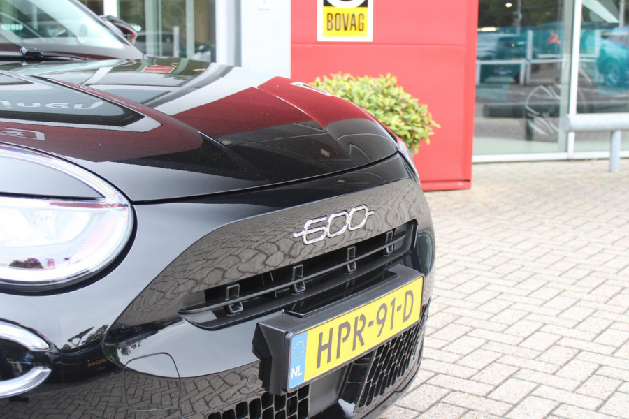Fiat 600 1.2 Hybrid 110PK AUTOMAAT URBAN | STOEL/VOORRUIT VERWARMING | KEYLESS ENTRY/START | 17" LICHTEMATELN VELGEN | DRAADLOZE TELEFOONLADER | DRAADLOZE APPLE CARPLAY/ANDROID AUTO | NAVIGATIE | DAB+ RADIO | PARKEERSENSOREN VOOR + ACHTER | ACHTERUITRIJ CAMERA | CRUISE CONTROL | LED KOPLAMPEN |