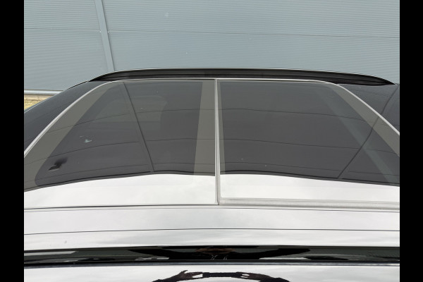 Volvo XC40 1.5 T4 Plug-in hybrid Ultimate Dark (Elektrisch Schuifdak - Trekhaak - Harman/Kardon - Leder incl verwarming/geheugen - Elektris