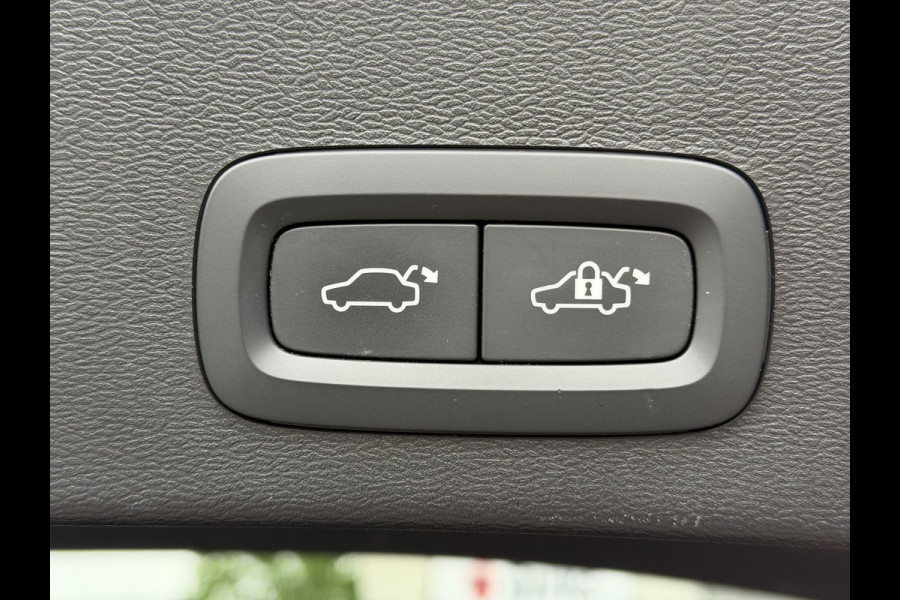 Volvo XC40 1.5 T4 Plug-in hybrid Ultimate Dark (Elektrisch Schuifdak - Trekhaak - Harman/Kardon - Leder incl verwarming/geheugen - Elektris