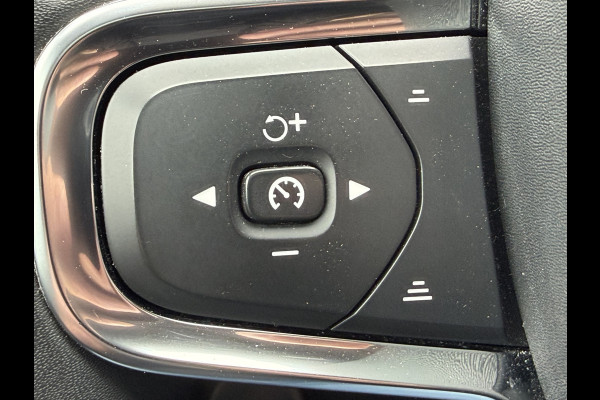 Volvo XC40 1.5 T4 Plug-in hybrid Ultimate Dark (Elektrisch Schuifdak - Trekhaak - Harman/Kardon - Leder incl verwarming/geheugen - Elektris