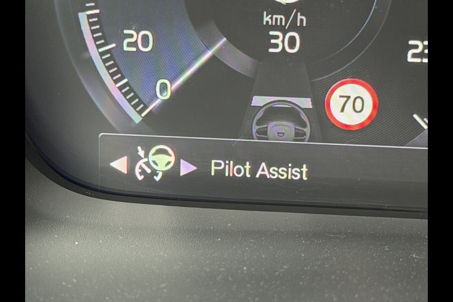 Volvo XC40 1.5 T4 Plug-in hybrid Ultimate Dark (Elektrisch Schuifdak - Trekhaak - Harman/Kardon - Leder incl verwarming/geheugen - Elektris