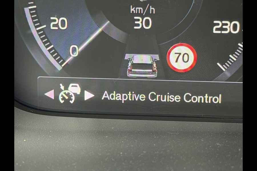 Volvo XC40 1.5 T4 Plug-in hybrid Ultimate Dark (Elektrisch Schuifdak - Trekhaak - Harman/Kardon - Leder incl verwarming/geheugen - Elektris