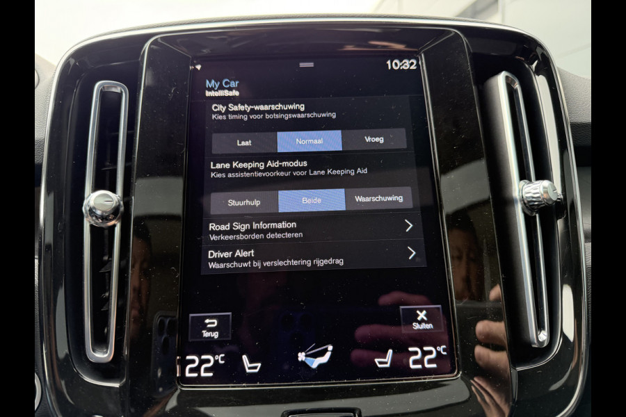 Volvo XC40 1.5 T4 Plug-in hybrid Ultimate Dark (Elektrisch Schuifdak - Trekhaak - Harman/Kardon - Leder incl verwarming/geheugen - Elektris