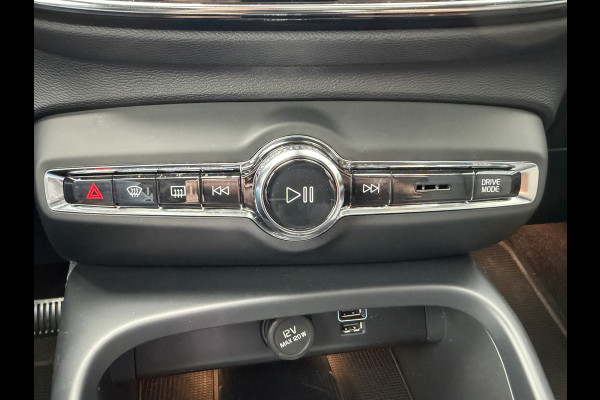 Volvo XC40 1.5 T4 Plug-in hybrid Ultimate Dark (Elektrisch Schuifdak - Trekhaak - Harman/Kardon - Leder incl verwarming/geheugen - Elektris