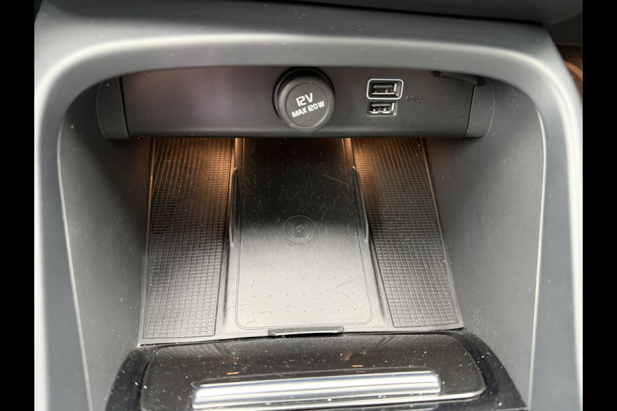 Volvo XC40 1.5 T4 Plug-in hybrid Ultimate Dark (Elektrisch Schuifdak - Trekhaak - Harman/Kardon - Leder incl verwarming/geheugen - Elektris