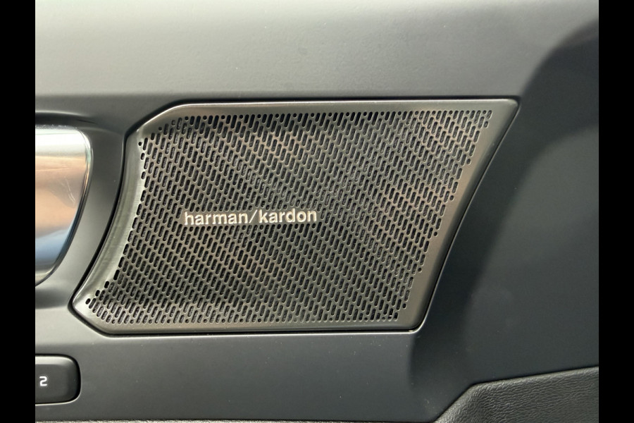 Volvo XC40 1.5 T4 Plug-in hybrid Ultimate Dark (Elektrisch Schuifdak - Trekhaak - Harman/Kardon - Leder incl verwarming/geheugen - Elektris