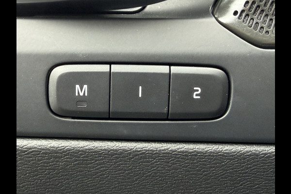 Volvo XC40 1.5 T4 Plug-in hybrid Ultimate Dark (Elektrisch Schuifdak - Trekhaak - Harman/Kardon - Leder incl verwarming/geheugen - Elektris