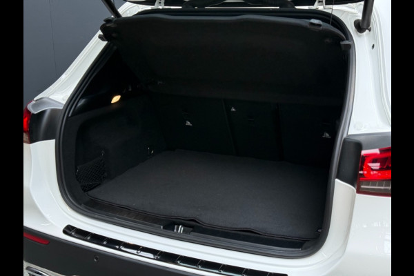 Mercedes-Benz GLA GLA 200 Progressive Leer/Trekhaak/19inch/Premium-pakket/Parkeerpakket/new model