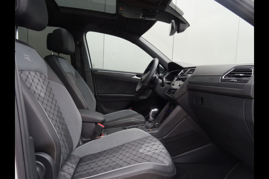 Volkswagen Tiguan 1.4 TSI eHybrid R-Line Business * PANORAMAKDAK * 40 KM ACCU RANGE !!