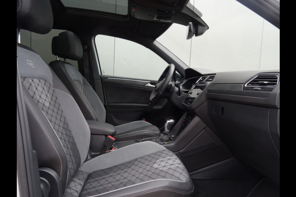 Volkswagen Tiguan 1.4 TSI eHybrid R-Line Business * PANORAMAKDAK * 40 KM ACCU RANGE !!