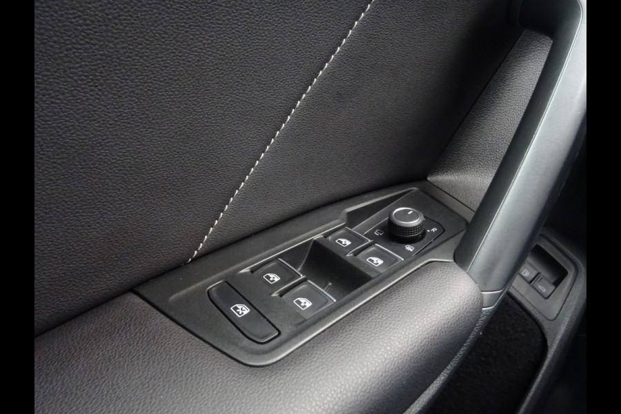 Volkswagen Tiguan 1.4 TSI eHybrid R-Line Business * PANORAMAKDAK * 40 KM ACCU RANGE !!