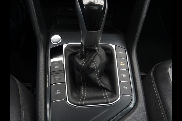 Volkswagen Tiguan 1.4 TSI eHybrid R-Line Business * PANORAMAKDAK * 40 KM ACCU RANGE !!