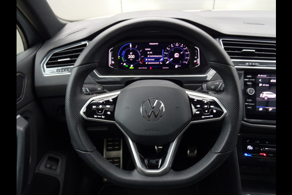 Volkswagen Tiguan 1.4 TSI eHybrid R-Line Business * PANORAMAKDAK * 40 KM ACCU RANGE !!