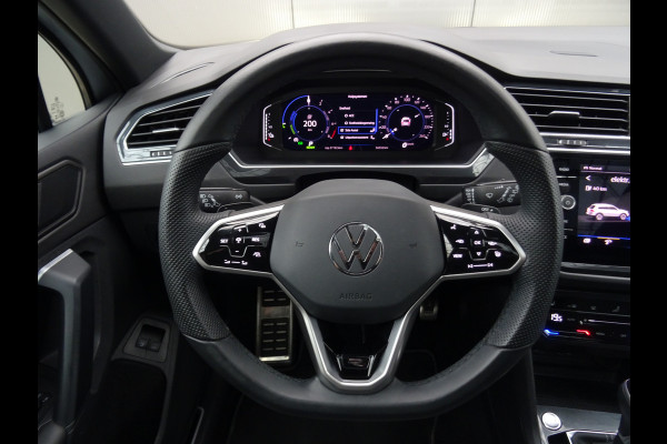 Volkswagen Tiguan 1.4 TSI eHybrid R-Line Business * PANORAMAKDAK * 40 KM ACCU RANGE !!