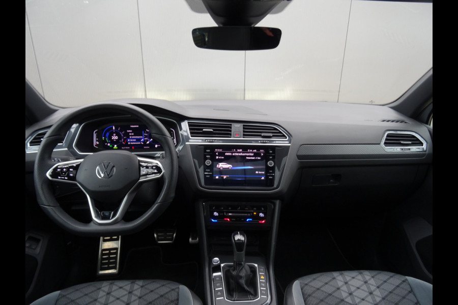 Volkswagen Tiguan 1.4 TSI eHybrid R-Line Business * PANORAMAKDAK * 40 KM ACCU RANGE !!