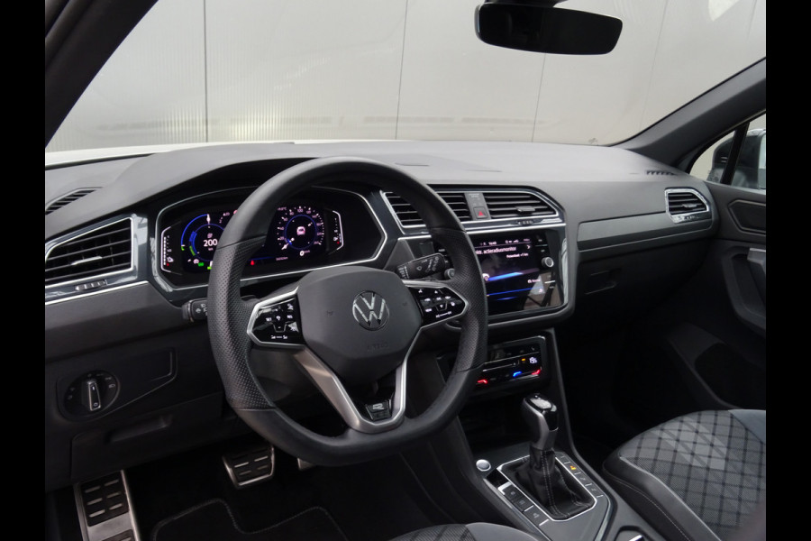 Volkswagen Tiguan 1.4 TSI eHybrid R-Line Business * PANORAMAKDAK * 40 KM ACCU RANGE !!