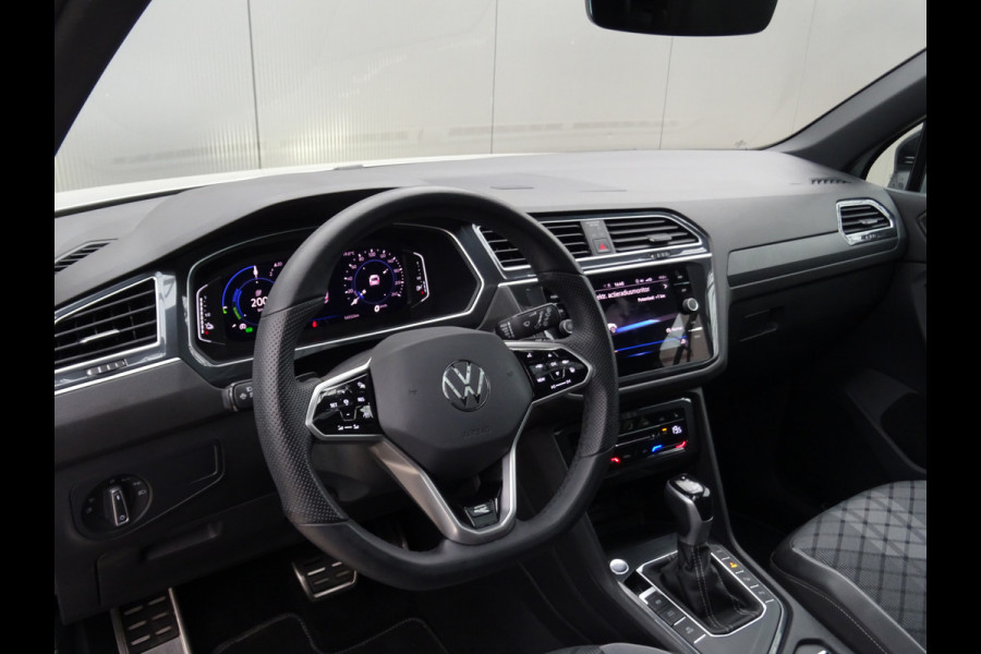 Volkswagen Tiguan 1.4 TSI eHybrid R-Line Business * PANORAMAKDAK * 40 KM ACCU RANGE !!