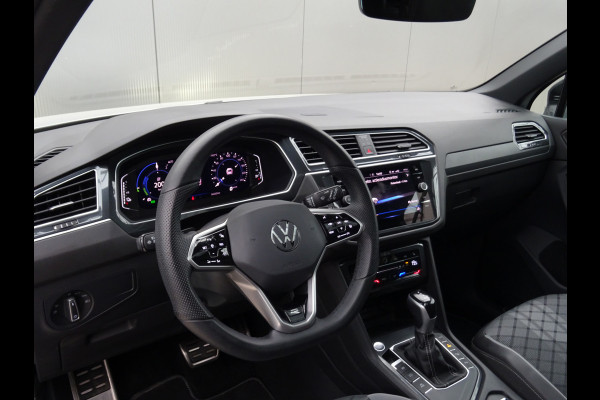 Volkswagen Tiguan 1.4 TSI eHybrid R-Line Business * PANORAMAKDAK * 40 KM ACCU RANGE !!