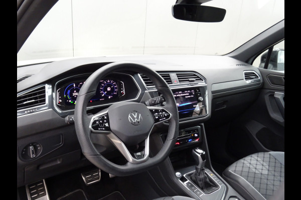 Volkswagen Tiguan 1.4 TSI eHybrid R-Line Business * PANORAMAKDAK * 40 KM ACCU RANGE !!