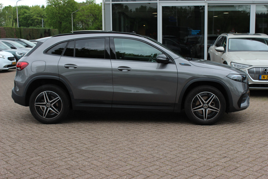 Mercedes-Benz EQA 250 Business Solution AMG 67 kWh / SoH 94,5% / Panoramadak / Camera / CarPlay / 18'' / Stoelverwarming / Dodehoek / DAB / Cruise Control