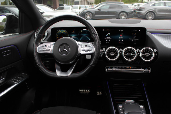 Mercedes-Benz EQA 250 Business Solution AMG 67 kWh / SoH 94,5% / Panoramadak / Camera / CarPlay / 18'' / Stoelverwarming / Dodehoek / DAB / Cruise Control