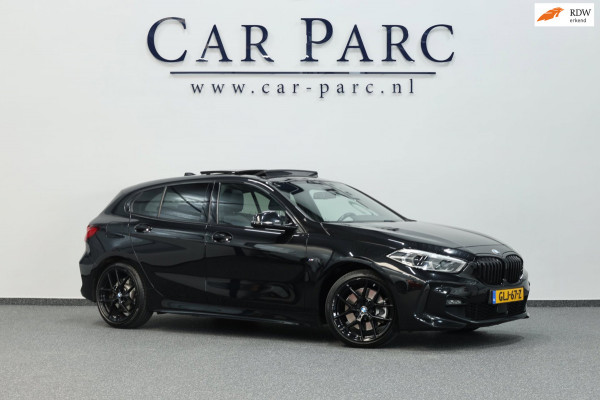 BMW 1-serie 120i M-SPORT 178+PK LED+XENON/HUD/VIRTUAL/SFEER/PANORAMADAK/HALF LEDER+S.VERWARMING/LMV/CRUISE/ECC/12 MDN GARANTIE!