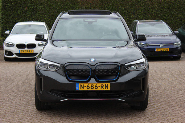 BMW iX3 High Executive 80 kWh / SoH 94,9% / Trekhaak / Panoramadak / 360Camera / Head-up / 20'' / Leder / Harman Kardon / Navigatie / Memory seats / Dodehoek / DAB / Stoelverwarming / Cruise Control Adaptief
