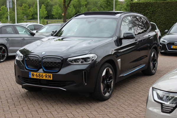 BMW iX3 High Executive 80 kWh / SoH 94,9% / Trekhaak / Panoramadak / 360Camera / Head-up / 20'' / Leder / Harman Kardon / Navigatie / Memory seats / Dodehoek / DAB / Stoelverwarming / Cruise Control Adaptief