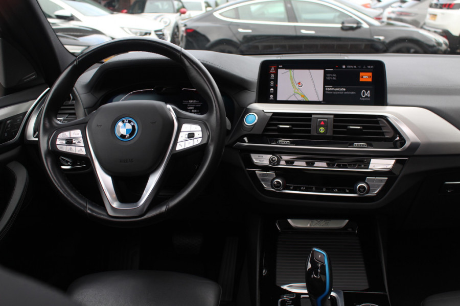 BMW iX3 High Executive 80 kWh / SoH 94,9% / Trekhaak / Panoramadak / 360Camera / Head-up / 20'' / Leder / Harman Kardon / Navigatie / Memory seats / Dodehoek / DAB / Stoelverwarming / Cruise Control Adaptief